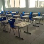 مكاتب وكراسي الطلاب