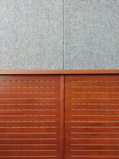 akustik-kumas-kapli-duvar-paneli-ahsap-panel