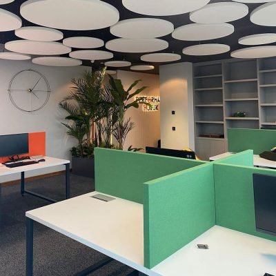 kumas-kapli-akustik-masa-seperatoru